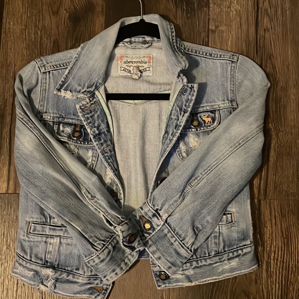 Abercrombie cropped vintage denim jacket